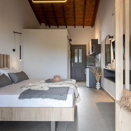 Erifili At & Apartman