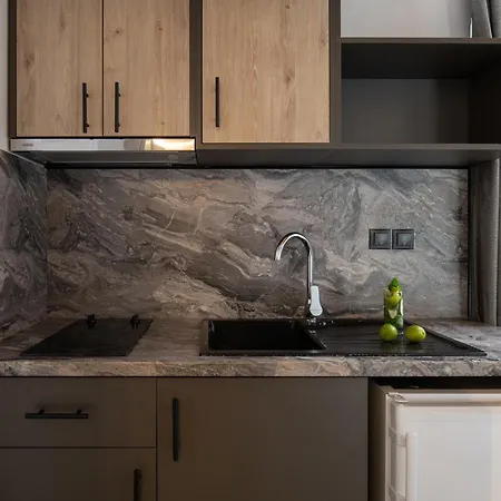 Daire Erifili At & *