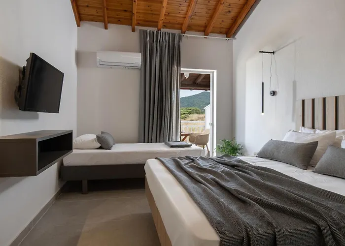 Erifili At & Lägenhet Sarti