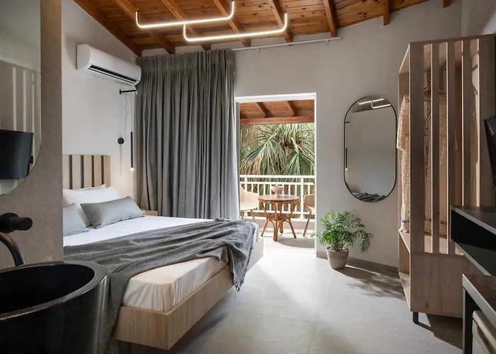 Erifili At & Lägenhet