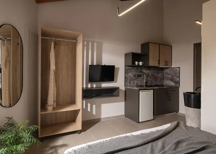 Erifili At & Lägenhet *