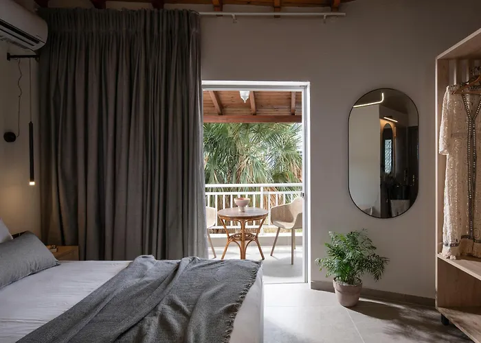 Erifili At & Lägenhet *