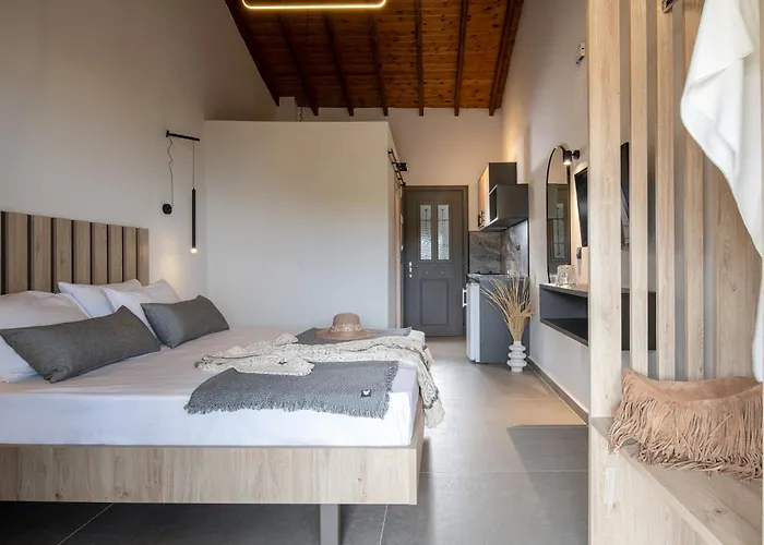 Erifili At & Apartman